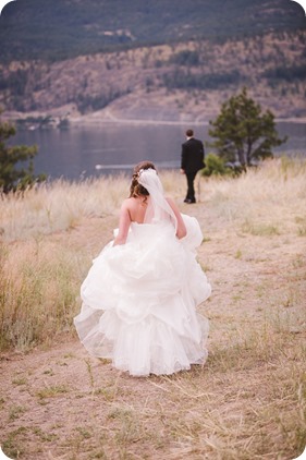 Summerhill-Winery-wedding_helicopter-Knox-Mountain_vintage-decor__143157_by-Kevin-Trowbridge