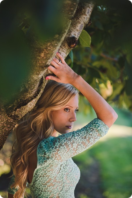 Kelowna-wedding-photographer_Cherry-orchard-engagement_dog-sunset-champagne_200517_by-Kevin-Trowbridge