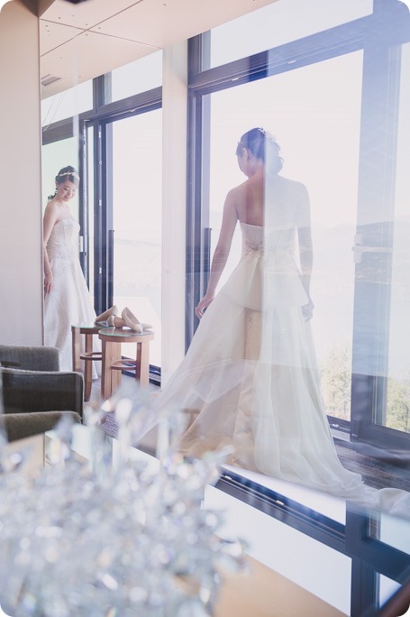 Sparkling-Hill-Resort-wedding_Chinese-Tea-Ceremony_Kalamalka-Lake-portraits_Okanagan-wedding-photographer-Kelowna-Vernon_115915_by-Kevin-Trowbridge