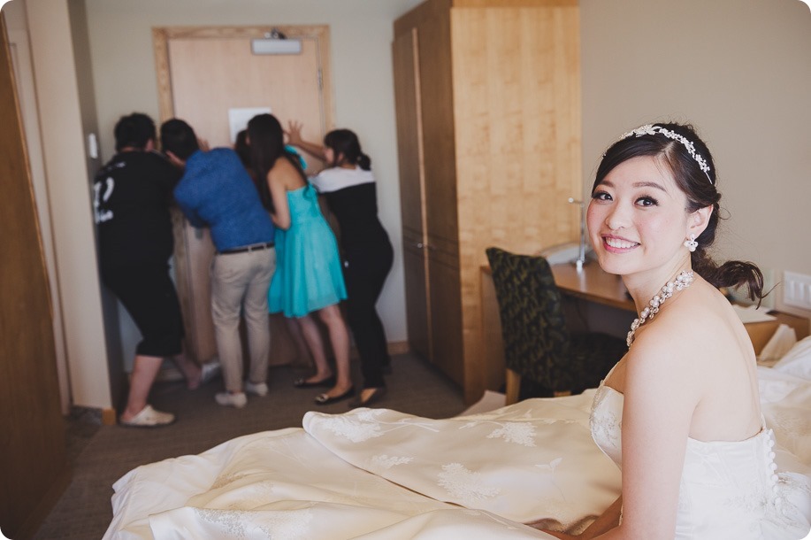 Sparkling-Hill-Resort-wedding_Chinese-Tea-Ceremony_Kalamalka-Lake-portraits_Okanagan-wedding-photographer-Kelowna-Vernon_121950_by-Kevin-Trowbridge