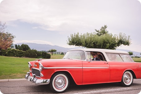 Harvest-Golf-Club-wedding_orchard-classic-car_Kelowna-photographer__151328_by-Kevin-Trowbridge