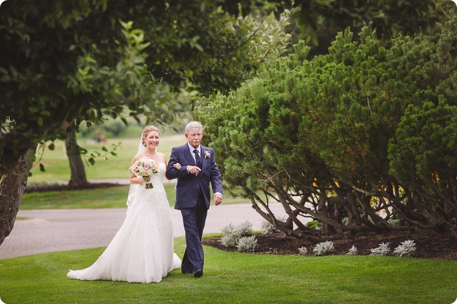 Harvest-Golf-Club-wedding_orchard-classic-car_Kelowna-photographer__152454_by-Kevin-Trowbridge