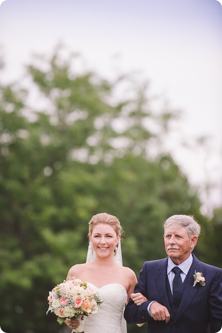 Harvest-Golf-Club-wedding_orchard-classic-car_Kelowna-photographer__152523_by-Kevin-Trowbridge