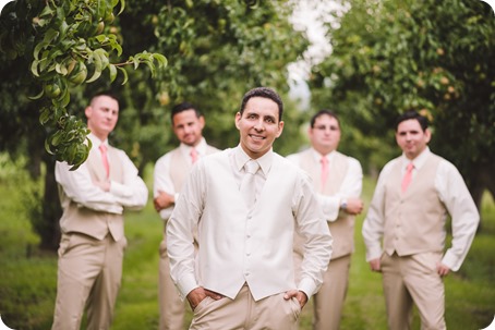 Harvest-Golf-Club-wedding_orchard-classic-car_Kelowna-photographer__163519_by-Kevin-Trowbridge