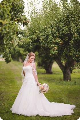 Harvest-Golf-Club-wedding_orchard-classic-car_Kelowna-photographer__164146_by-Kevin-Trowbridge