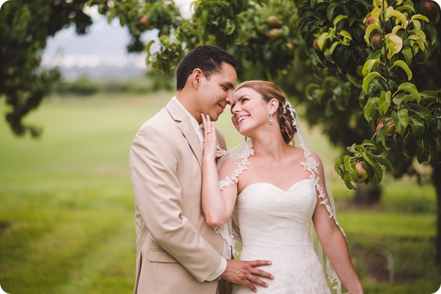 Harvest-Golf-Club-wedding_orchard-classic-car_Kelowna-photographer__170400_by-Kevin-Trowbridge