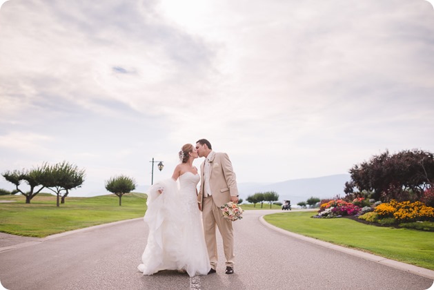 Harvest-Golf-Club-wedding_orchard-classic-car_Kelowna-photographer__172249_by-Kevin-Trowbridge