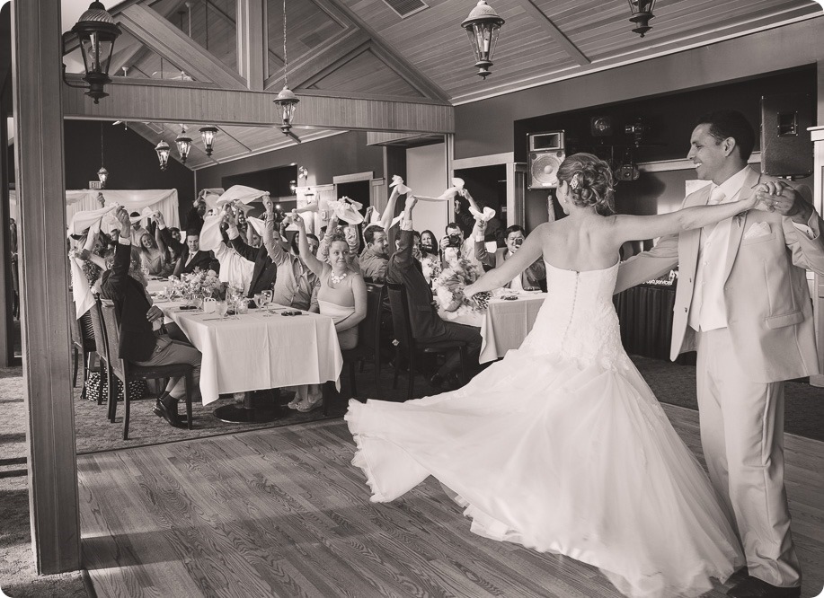 Harvest-Golf-Club-wedding_orchard-classic-car_Kelowna-photographer__175304_by-Kevin-Trowbridge-2