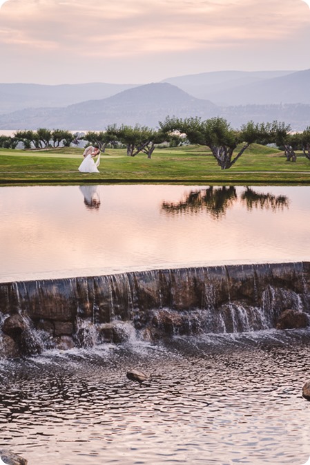 Harvest-Golf-Club-wedding_orchard-classic-car_Kelowna-photographer__195258_by-Kevin-Trowbridge