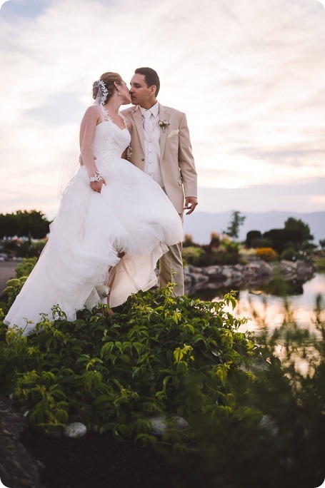 Harvest-Golf-Club-wedding_orchard-classic-car_Kelowna-photographer__195803_by-Kevin-Trowbridge