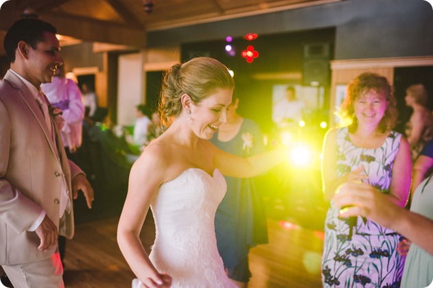 Harvest-Golf-Club-wedding_orchard-classic-car_Kelowna-photographer__202649_by-Kevin-Trowbridge