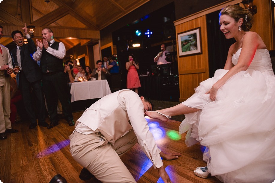 Harvest-Golf-Club-wedding_orchard-classic-car_Kelowna-photographer__210346_by-Kevin-Trowbridge