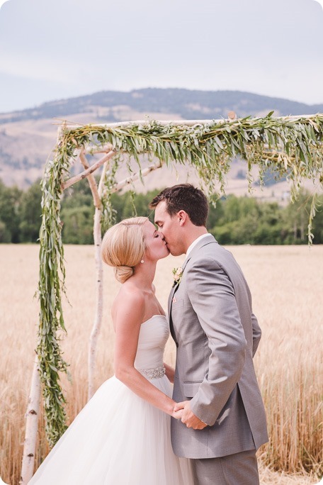 Vernon-Barn-wedding_Silver-Sage-Stables_vintage-decor_Kalamalka-lake-farm_Okanagan-photographer__by-Kevin-Trowbridge-photography_Kelowna_154355