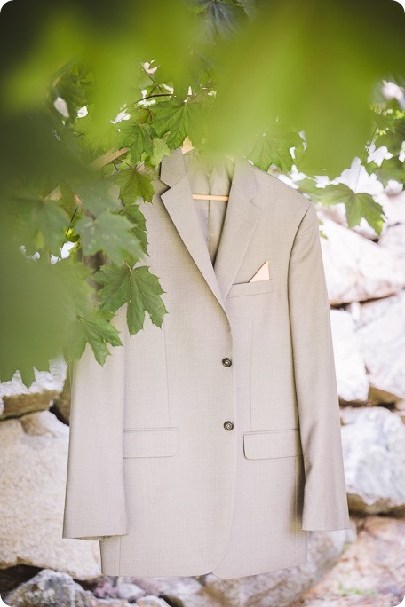 Vernon-Barn-wedding_vintage-decor_Kalamalka-lake-farm-Okanagan-photographer_04_by-Kevin-Trowbridge-photography_Kelowna