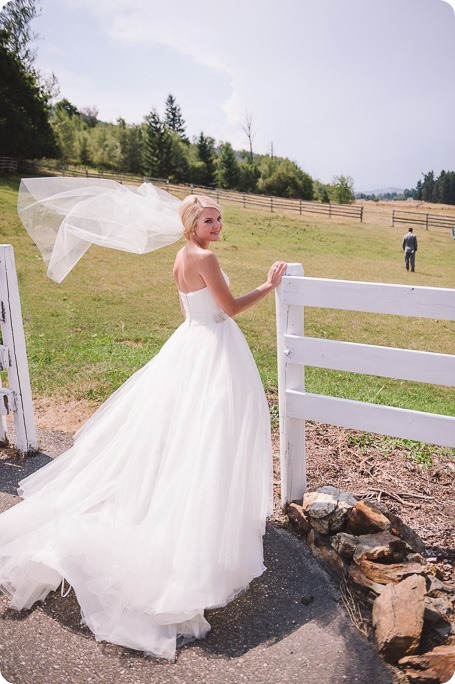 Vernon-Barn-wedding_vintage-decor_Kalamalka-lake-farm-Okanagan-photographer_21_by-Kevin-Trowbridge-photography_Kelowna