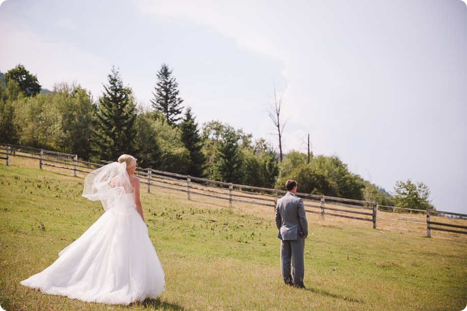 Vernon-Barn-wedding_vintage-decor_Kalamalka-lake-farm-Okanagan-photographer_22_by-Kevin-Trowbridge-photography_Kelowna