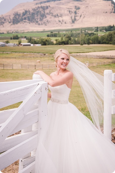 Vernon-Barn-wedding_vintage-decor_Kalamalka-lake-farm-Okanagan-photographer_37_by-Kevin-Trowbridge-photography_Kelowna