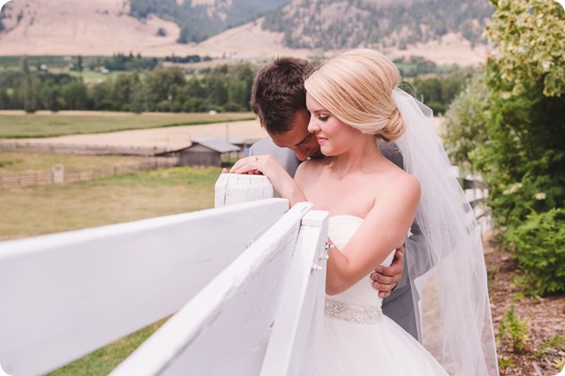 Vernon-Barn-wedding_vintage-decor_Kalamalka-lake-farm-Okanagan-photographer_38_by-Kevin-Trowbridge-photography_Kelowna