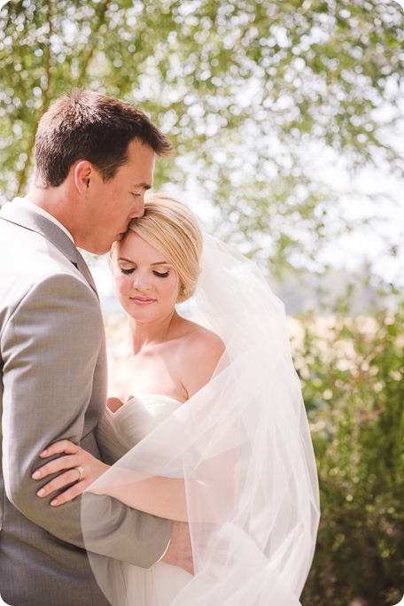 Vernon-Barn-wedding_vintage-decor_Kalamalka-lake-farm-Okanagan-photographer_40_by-Kevin-Trowbridge-photography_Kelowna