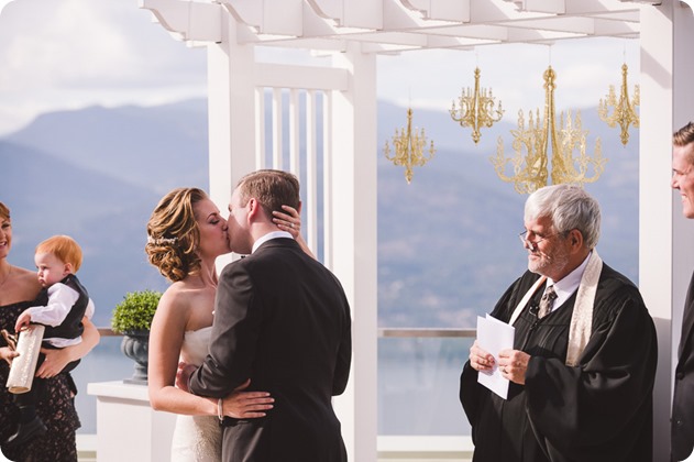 Sparkling-Hill-wedding_Gatsby-gold-glam_Okanagan-photographer_Victoria-and-Callum_by-Kevin-Trowbridge-photography_Kelowna_142435