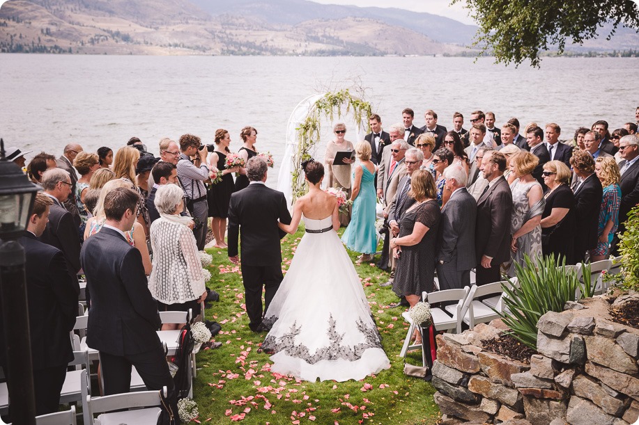 Penticton-Wedding_waterfront-Linden-Gardens_black-white_145_by-Kevin-Trowbridge-photography_Kelowna