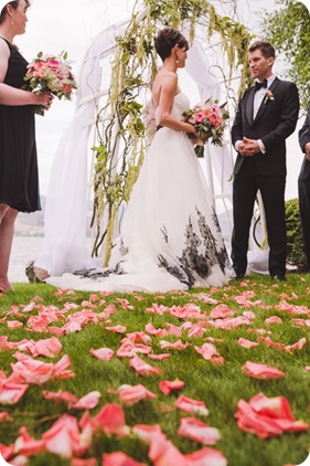 Penticton-Wedding_waterfront-Linden-Gardens_black-white_175_by-Kevin-Trowbridge-photography_Kelowna