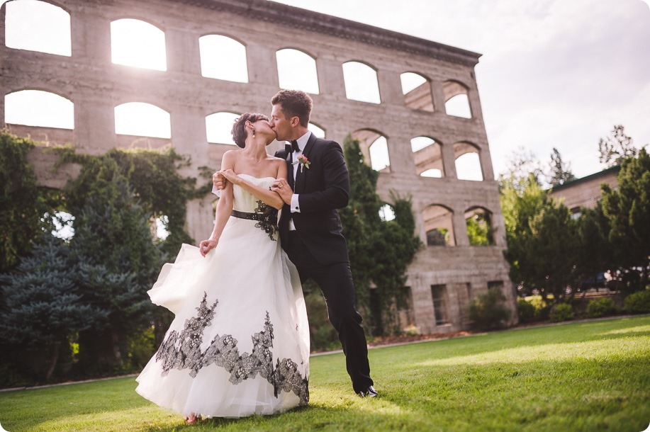 Penticton-Wedding_waterfront-Linden-Gardens_black-white_323_by-Kevin-Trowbridge-photography_Kelowna