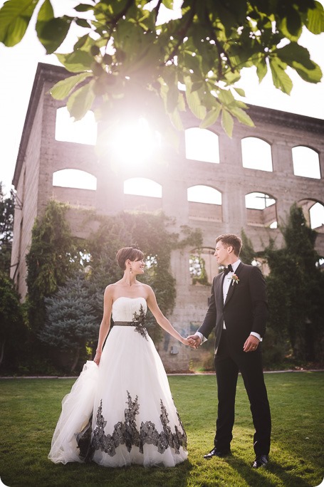 Penticton-Wedding_waterfront-Linden-Gardens_black-white_327_by-Kevin-Trowbridge-photography_Kelowna