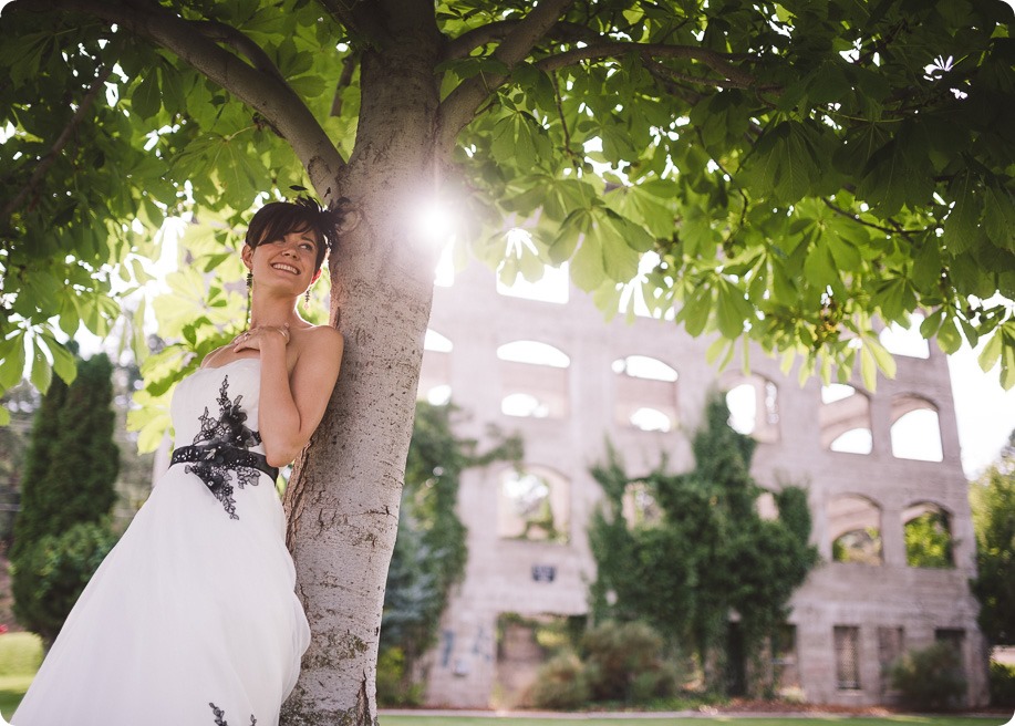 Penticton-Wedding_waterfront-Linden-Gardens_black-white_333_by-Kevin-Trowbridge-photography_Kelowna