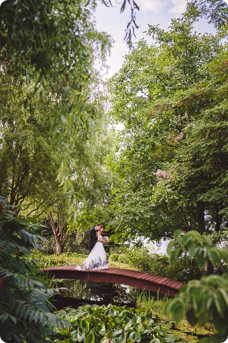 Penticton-Wedding_waterfront-Linden-Gardens_black-white_345_by-Kevin-Trowbridge-photography_Kelowna