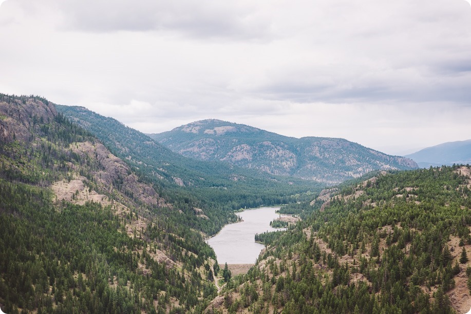 Kelowna-engagement-session-helicopter-mountaintop_Okanagan-Lake_vineyards-wine_by-Kevin-Trowbridge-photography_Kelowna_171240