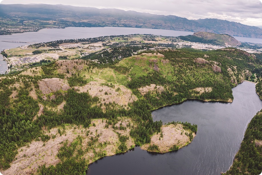 Kelowna-engagement-session-helicopter-mountaintop_Okanagan-Lake_vineyards-wine_by-Kevin-Trowbridge-photography_Kelowna_171520