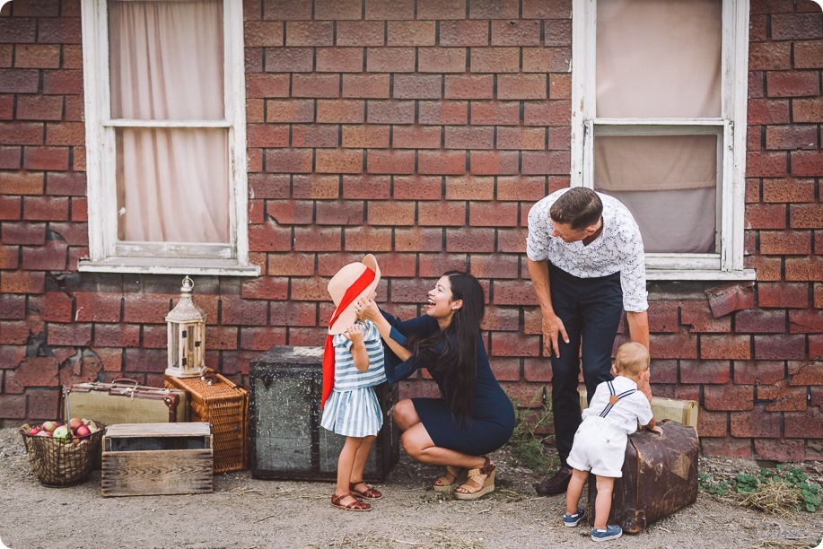 Kelowna-family-portraits_apple-orchard-rustic_Okanagan-photographer__by-Kevin-Trowbridge-photography_Kelowna_180441