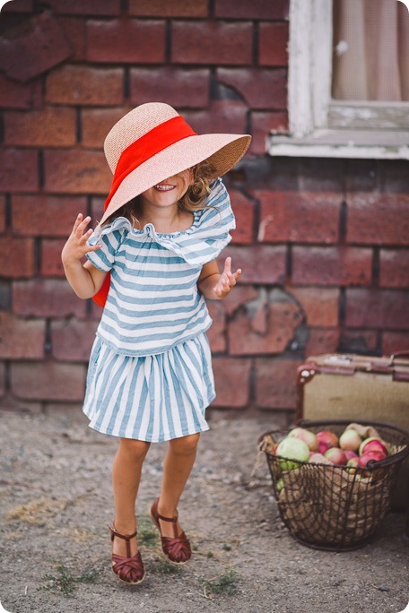 Kelowna-family-portraits_apple-orchard-rustic_Okanagan-photographer__by-Kevin-Trowbridge-photography_Kelowna_180535