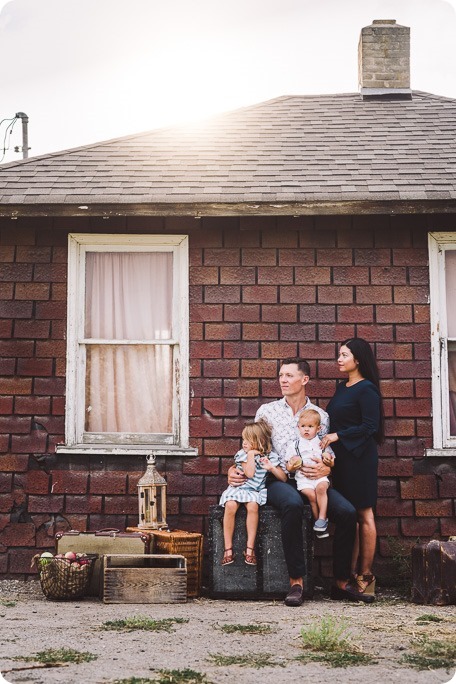 Kelowna-family-portraits_apple-orchard-rustic_Okanagan-photographer__by-Kevin-Trowbridge-photography_Kelowna_181335