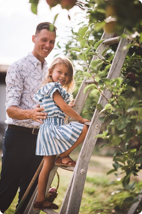 Kelowna-family-portraits_apple-orchard-rustic_Okanagan-photographer__by-Kevin-Trowbridge-photography_Kelowna_174959