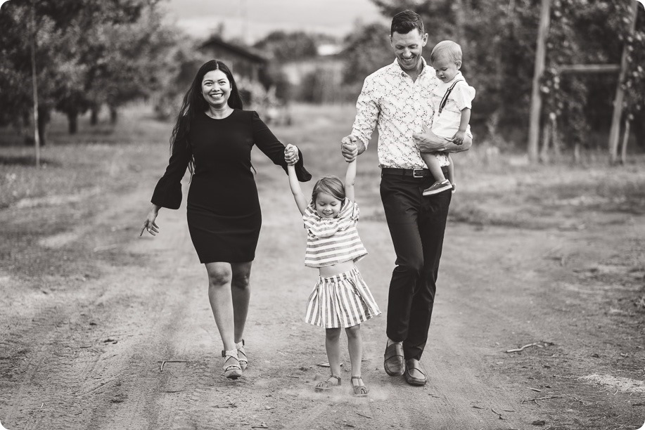 Kelowna-family-portraits_apple-orchard-rustic_Okanagan-photographer__by-Kevin-Trowbridge-photography_Kelowna_182825-2
