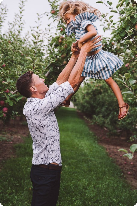 Kelowna-family-portraits_apple-orchard-rustic_Okanagan-photographer__by-Kevin-Trowbridge-photography_Kelowna_190520