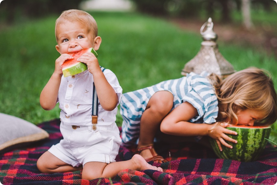 Kelowna-family-portraits_apple-orchard-rustic_Okanagan-photographer__by-Kevin-Trowbridge-photography_Kelowna_190725