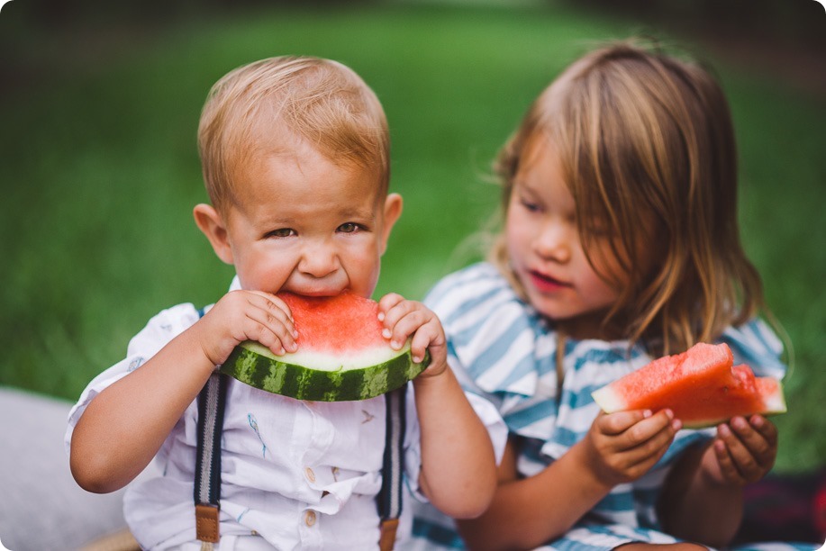 Kelowna-family-portraits_apple-orchard-rustic_Okanagan-photographer__by-Kevin-Trowbridge-photography_Kelowna_190817