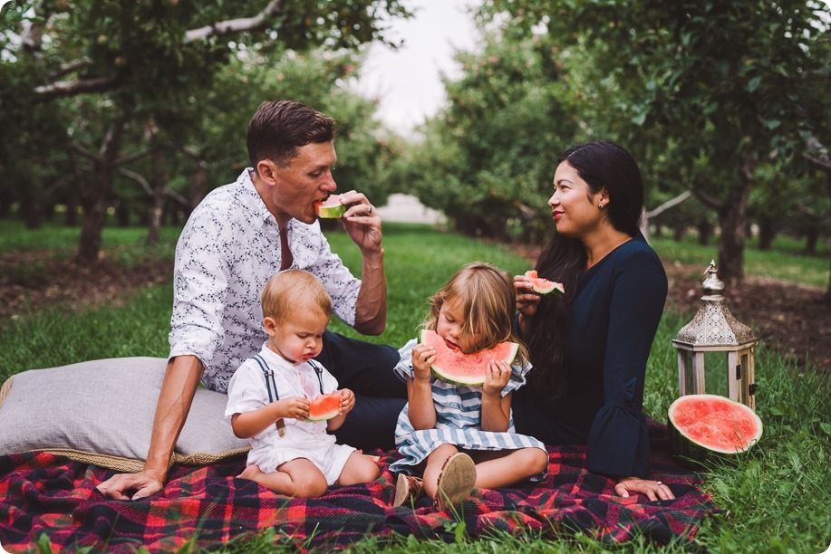 Kelowna-family-portraits_apple-orchard-rustic_Okanagan-photographer__by-Kevin-Trowbridge-photography_Kelowna_191144