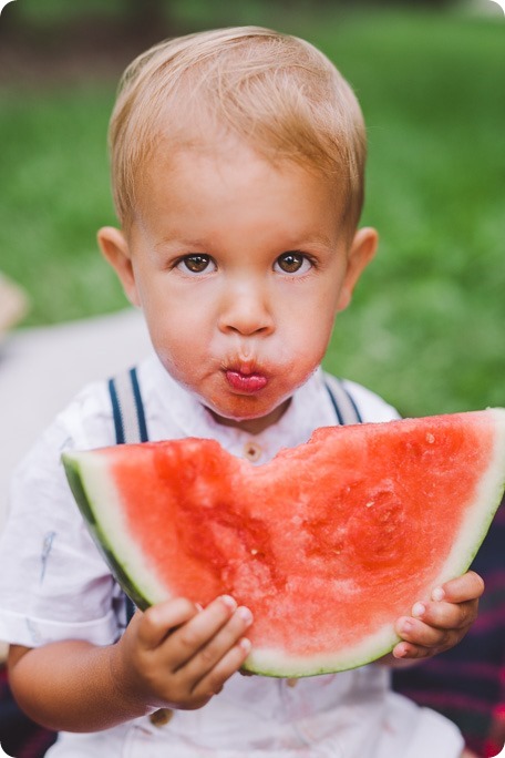 Kelowna-family-portraits_apple-orchard-rustic_Okanagan-photographer__by-Kevin-Trowbridge-photography_Kelowna_191229