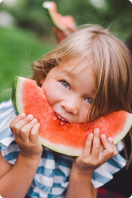 Kelowna-family-portraits_apple-orchard-rustic_Okanagan-photographer__by-Kevin-Trowbridge-photography_Kelowna_191245