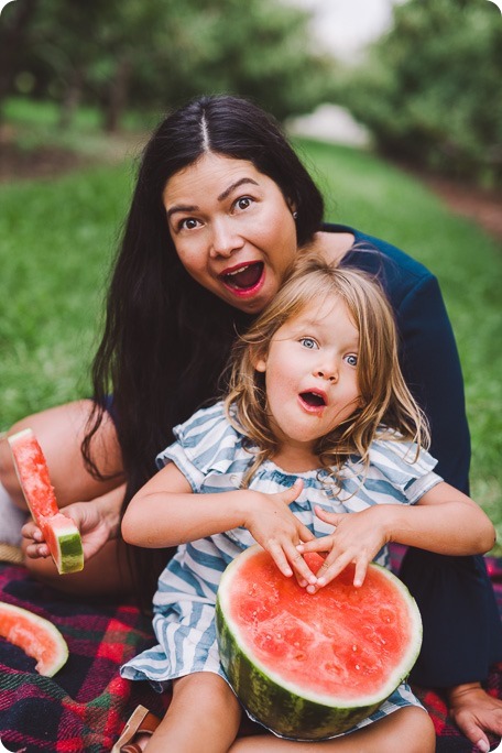 Kelowna-family-portraits_apple-orchard-rustic_Okanagan-photographer__by-Kevin-Trowbridge-photography_Kelowna_191330