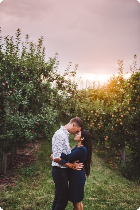 Kelowna-family-portraits_apple-orchard-rustic_Okanagan-photographer__by-Kevin-Trowbridge-photography_Kelowna_191543