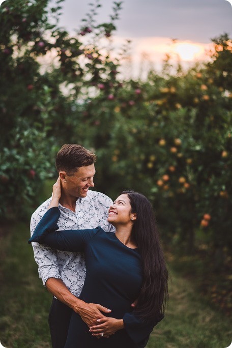 Kelowna-family-portraits_apple-orchard-rustic_Okanagan-photographer__by-Kevin-Trowbridge-photography_Kelowna_191736
