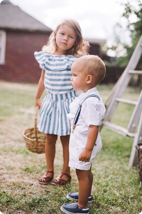 Kelowna-family-portraits_apple-orchard-rustic_Okanagan-photographer__by-Kevin-Trowbridge-photography_Kelowna_175353