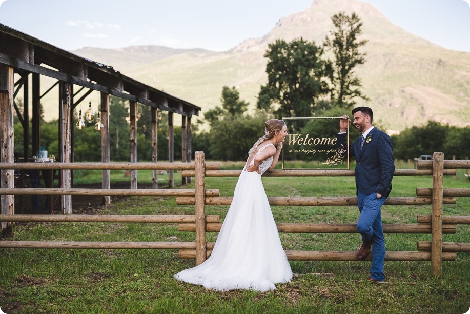 Okanagan-Barn-wedding_Dolan-Creek-Farm_vintage-decor_Salmon-Arm_Okanagan-photographer__by-Kevin-Trowbridge-photography_Kelowna_191947