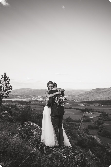 Okanagan-Barn-wedding_Dolan-Creek-Farm_vintage-decor_Salmon-Arm_Okanagan-photographer__by-Kevin-Trowbridge-photography_Kelowna_200801-2