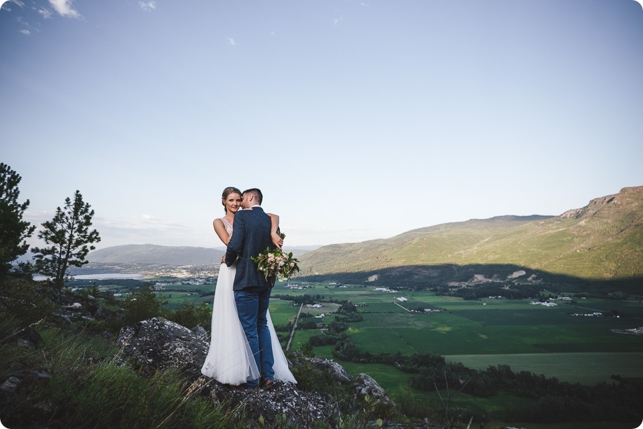 Okanagan-Barn-wedding_Dolan-Creek-Farm_vintage-decor_Salmon-Arm_Okanagan-photographer__by-Kevin-Trowbridge-photography_Kelowna_200829